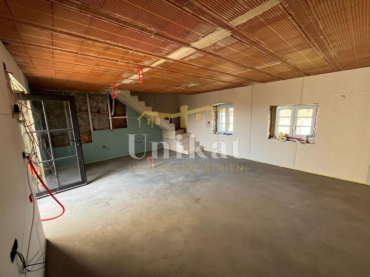 Casa in pietra vicino a Višnjan da completare